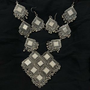 Oxidized mirror necklace with earrings